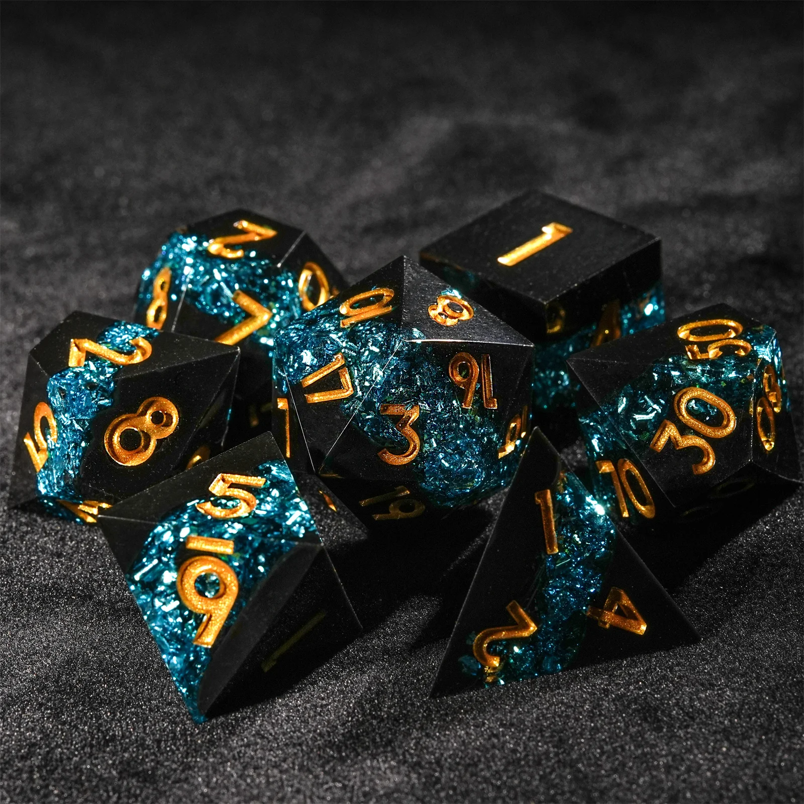 7pcs DND Dice Resin Black Gold - огляд і ціна Desk Setup Black