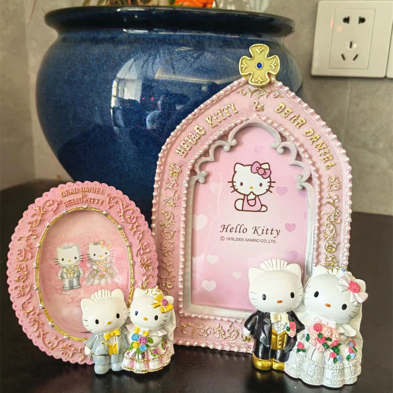 Sanrio Hello Kitty Resin Photo - огляд і ціна Desk Setup Photo