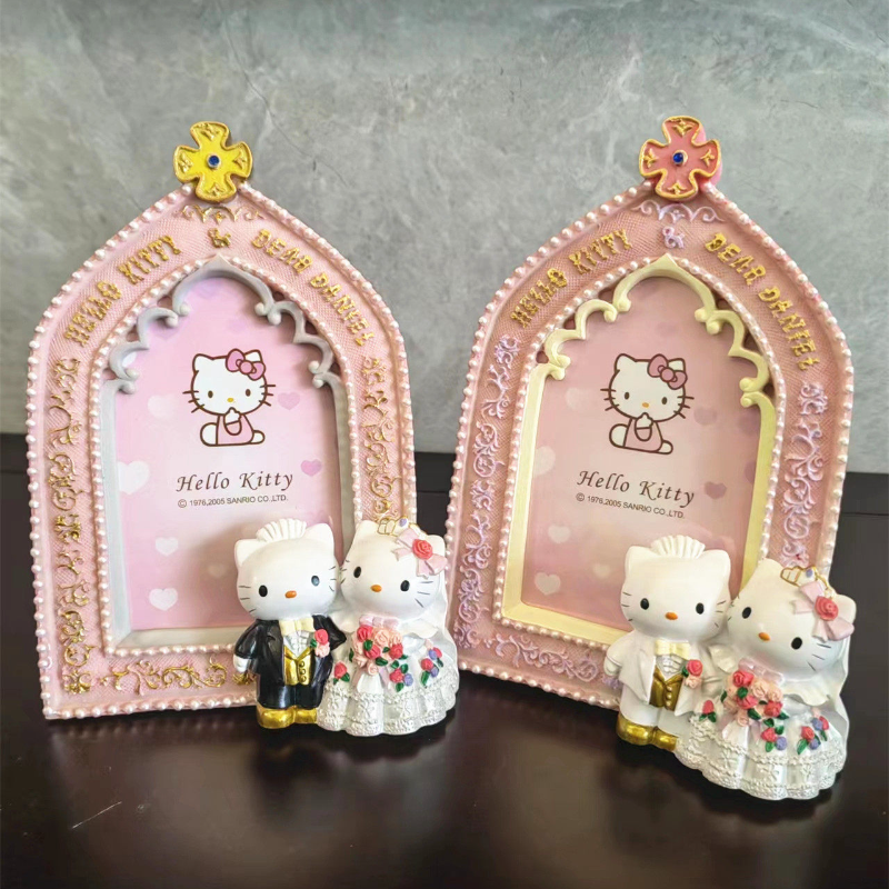 Sanrio Hello Kitty Resin Photo - огляд і ціна Desk Setup Photo