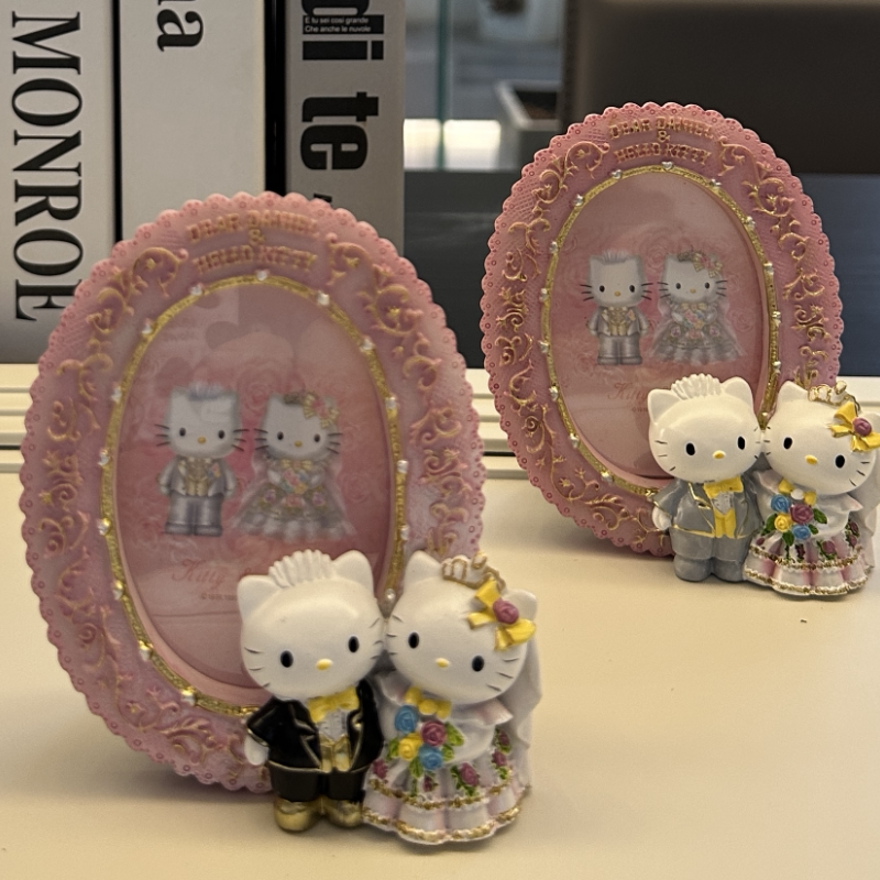 Sanrio Hello Kitty Resin Photo - огляд і ціна Desk Setup Photo