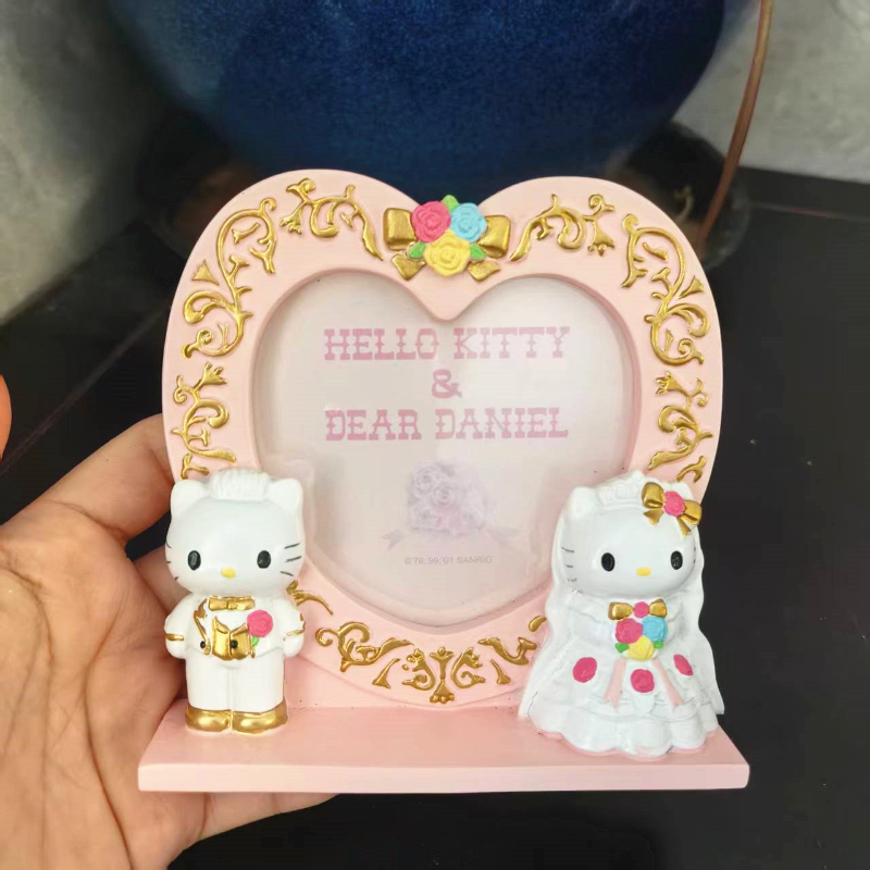 Sanrio Hello Kitty Resin Photo - огляд і ціна Desk Setup Photo