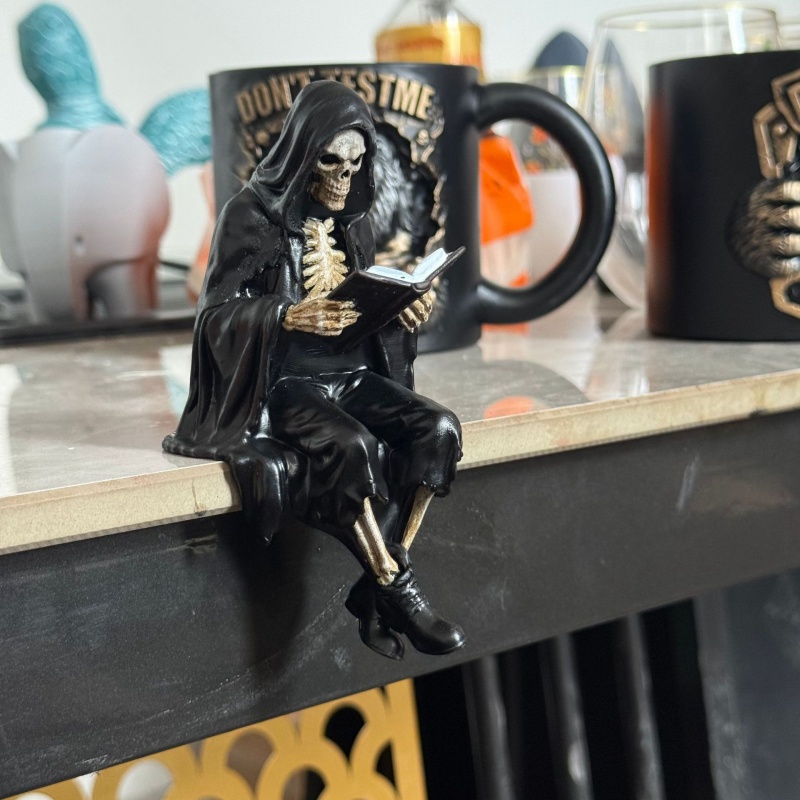 Gothic Demon Reading Book Shel - огляд і ціна Desk Setup Black