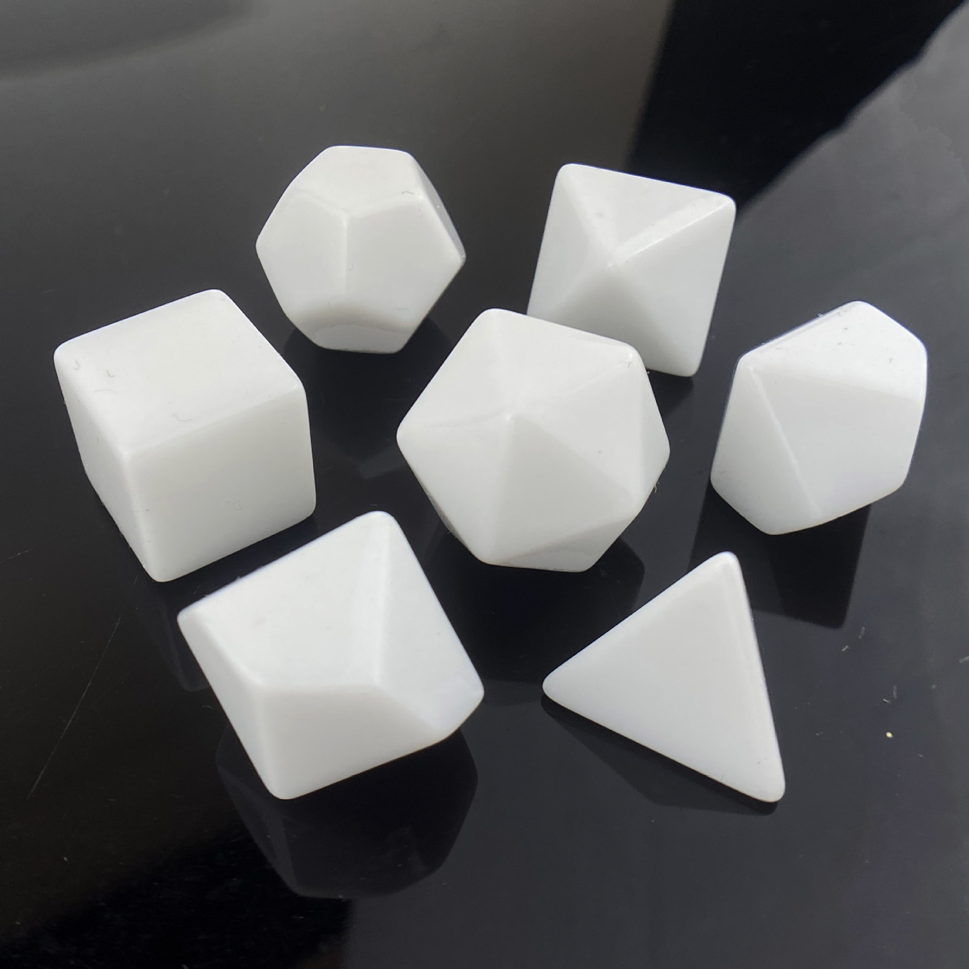 7 Pcs Set of Black White Blank - огляд і ціна Desk Setup Black